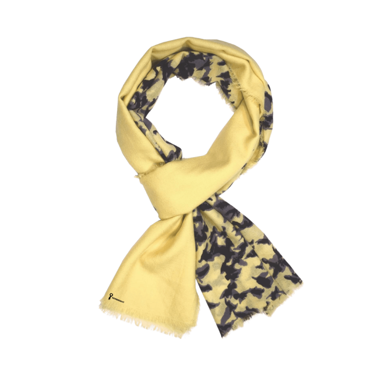 Gelber Schal aus leichter Lammwolle mit schwarzen Tintenmuster Schwalbe